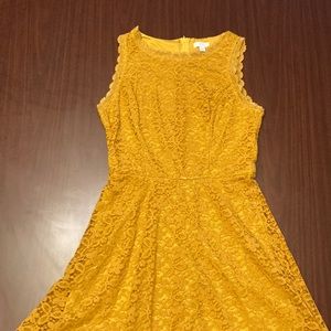 Medium, gold yellow, no sleeve lace dress.
